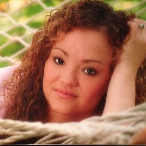 Profile Picture of Cassie Davidson (@cdavidson09) on Poshmark