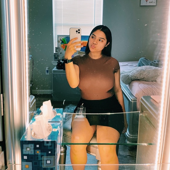 Profile Picture of Cesia Hernandez (@ogcuddy632) on Poshmark