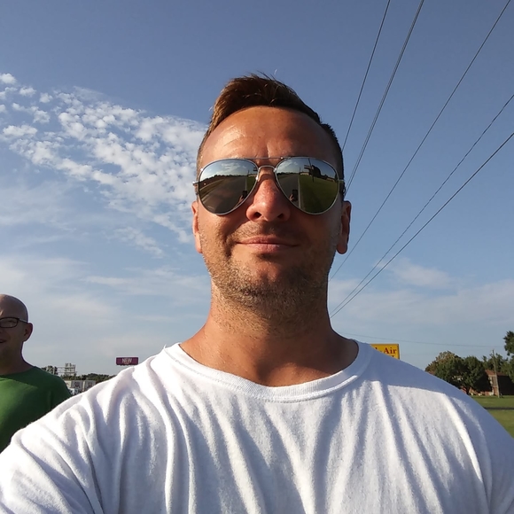 Profile Picture of Jeremy Hensley (@jeremy_hensley) on Poshmark