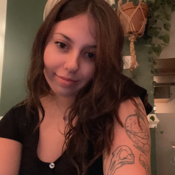 Vanessa Popova - Poshmark Profile Picture of Vanessa Popova (@vanessa_popova) on Poshmark