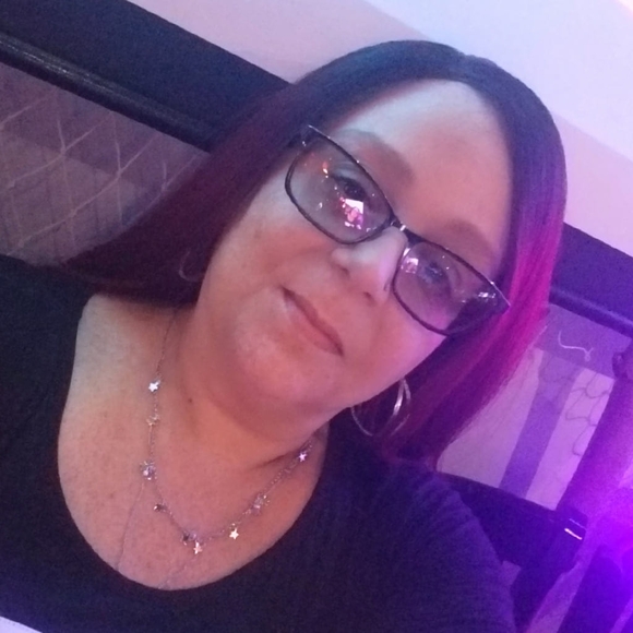 Profile Picture of Angie Guzman (@latinirie) on Poshmark