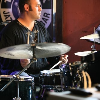 Profile Picture of Dave Patel (@DavePatelDrums) on Twitter