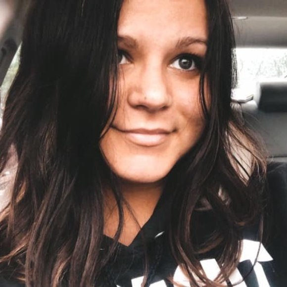 Profile Picture of Jordyn Kapis (@joordynkiley) on Poshmark