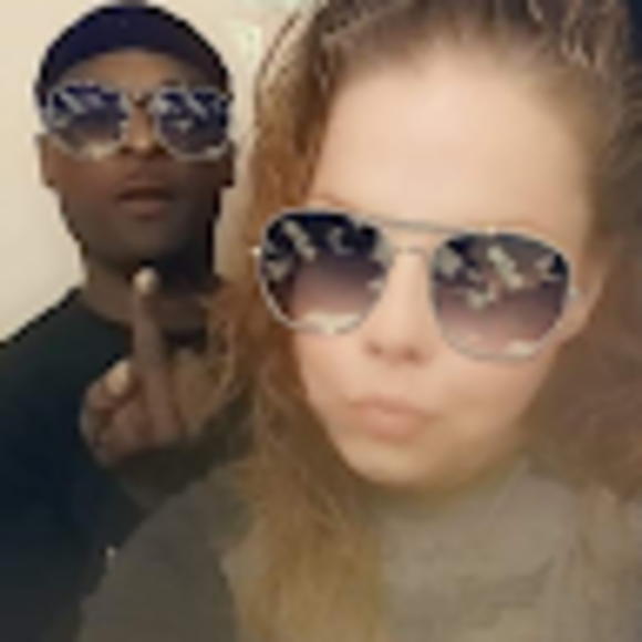 Profile Picture of Lori Staggs (@mizzlori85) on Poshmark