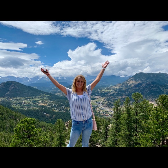 Profile Picture of Bruklynn Henery (@brukhenery) on Poshmark