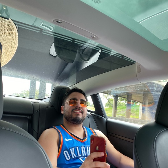Profile Picture of Thiago Hostyn (@thostyn) on Poshmark