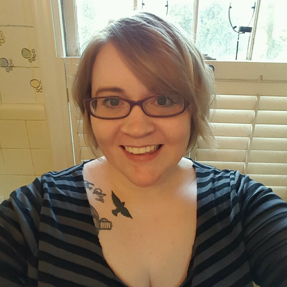 Profile Picture of Laura Roberts (@ldwilliams84) on Poshmark