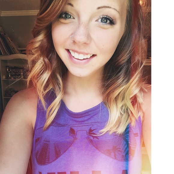 Profile Picture of Madison Lindgren (@madis0n_9) on Poshmark