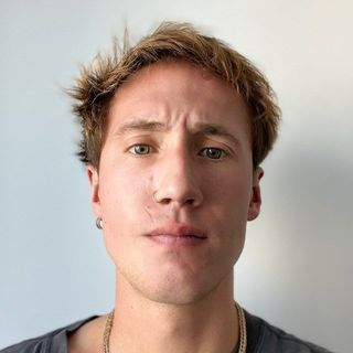 Profile Picture of Alex Zhukov (@vstrvl) on Instagram