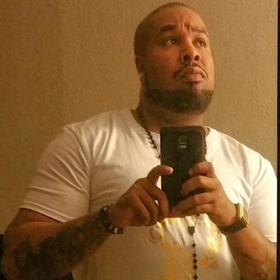 Profile Picture of Jay Davis (@HennESippah) on Twitter