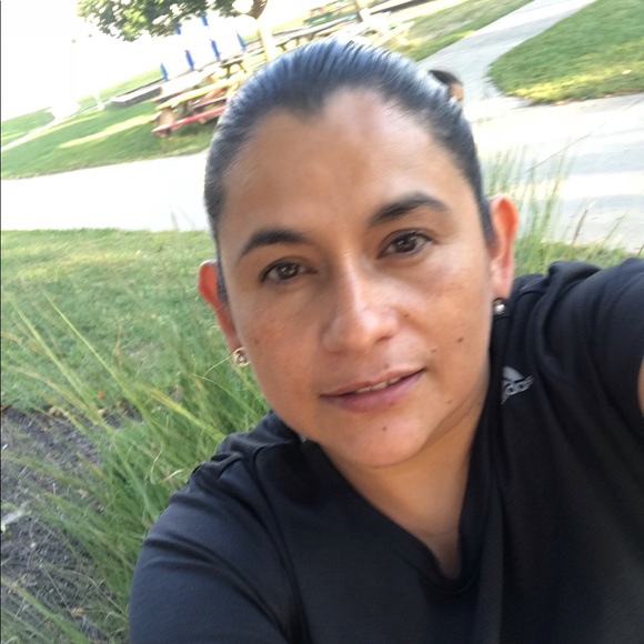 Profile Picture of Yolanda Tafoya (@yolandatafoya) on Poshmark