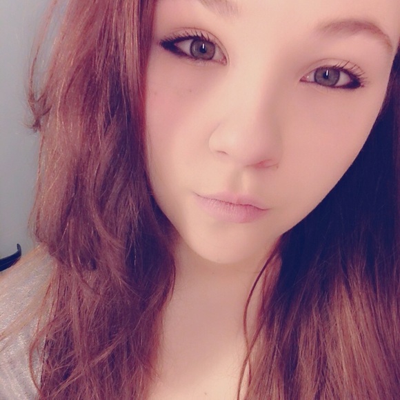 Profile Picture of Megan Hendel (@littleowlart) on Poshmark