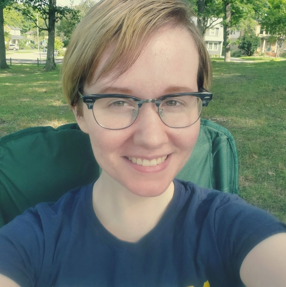 Profile Picture of Cara Skrzycki (@fruitsmoothie45) on Poshmark