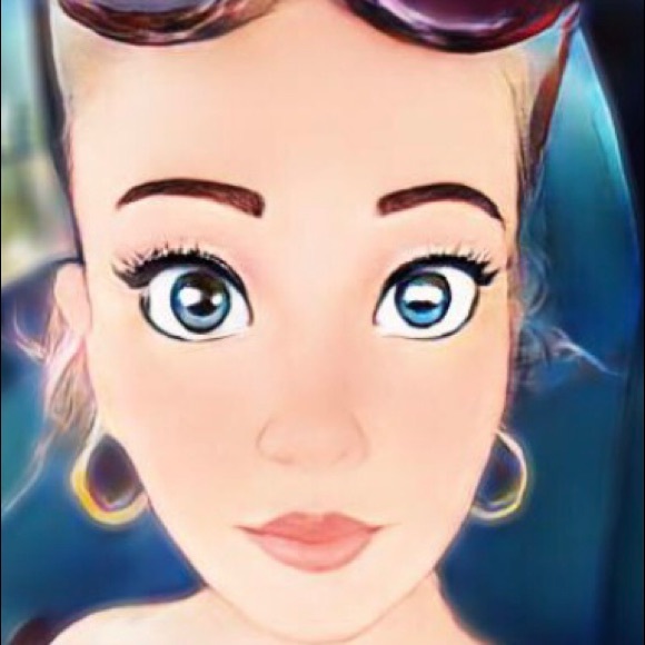 Profile Picture of Kim Moreno (@kimmoreno68) on Poshmark