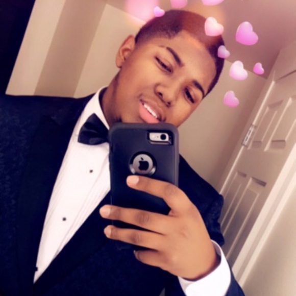 Profile Picture of Darius Butler (@darribear98) on Poshmark