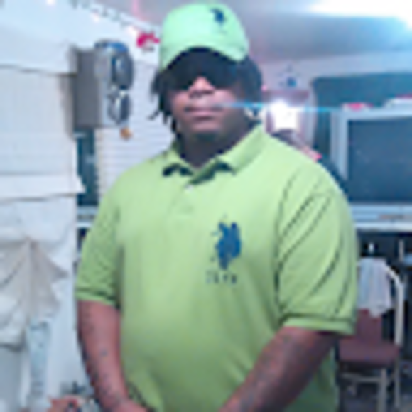 Profile Picture of G the fish guy Tanks r us (@happywifetwo) on Poshmark