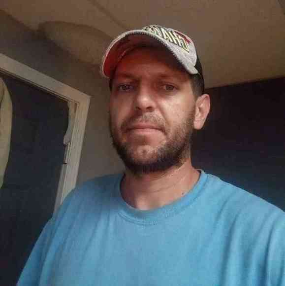 Profile Picture of Chris Frost (@chrisfrost905) on Poshmark