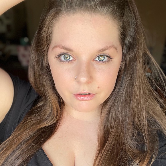 Profile Picture of Allison Waldron (@aac1117) on Poshmark
