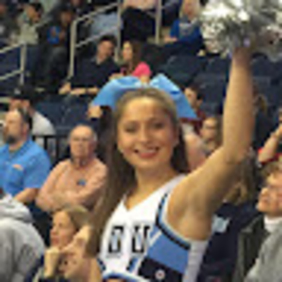 Profile Picture of Meredith Fiskus (@mfisk001) on Poshmark