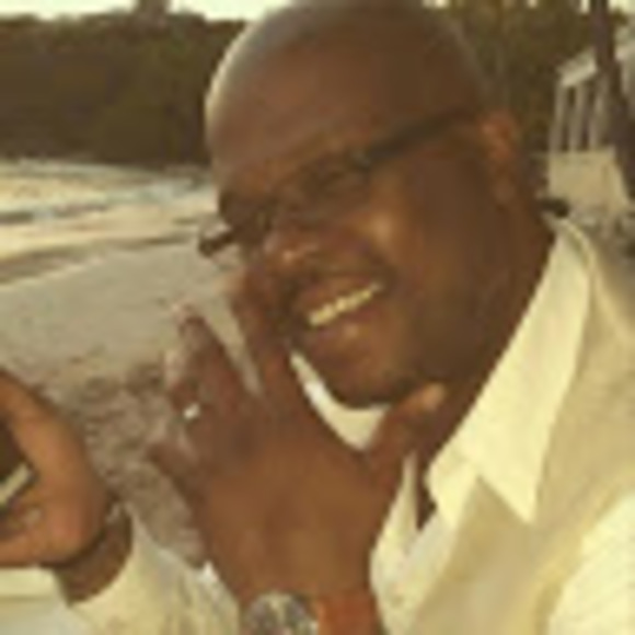 Profile Picture of Lyron Brooks (@lyronb33) on Poshmark