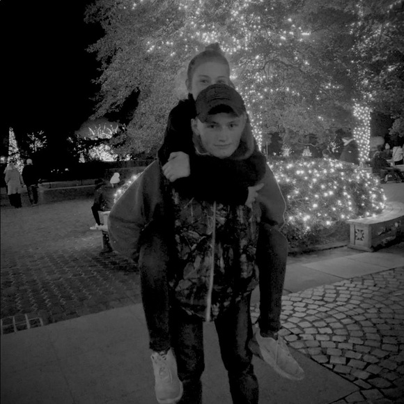 Profile Picture of Shelby Welkom (@shelbywelkom) on Poshmark