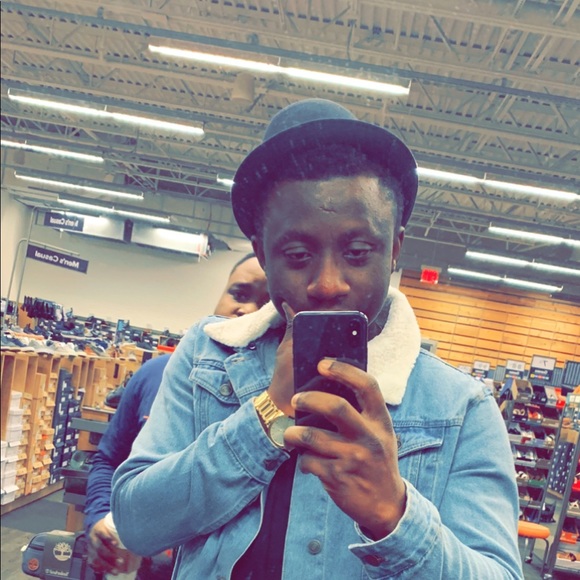 Profile Picture of Michael Oyeniyi (@michaeloyeniyi) on Poshmark