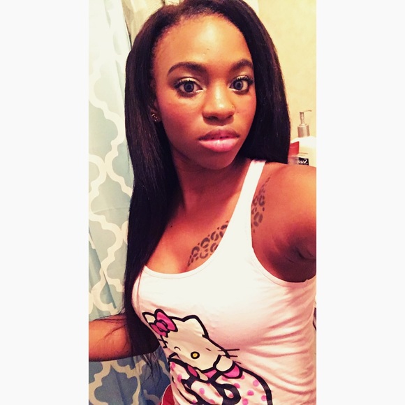 Profile Picture of Benetta Williams (@benwilliams19) on Poshmark