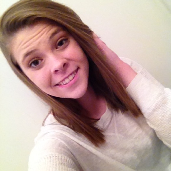 Profile Picture of Avery Holsenback (@averyholsenback) on Poshmark