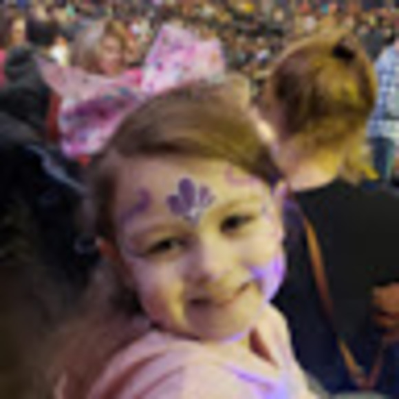 Profile Picture of Kaitlynn Sterkowitz (@ksterks17) on Poshmark