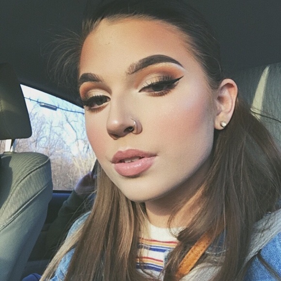 Profile Picture of Gitte Lenaerts (@gittelenaerts) on Poshmark