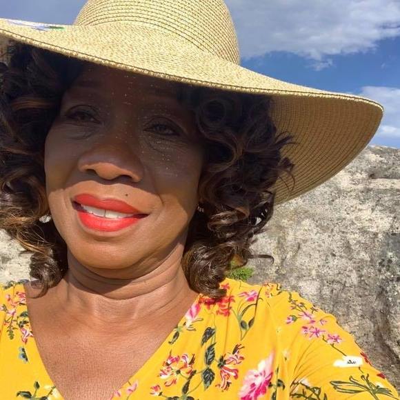Profile Picture of Shirley James (@shirleyjames933) on Poshmark