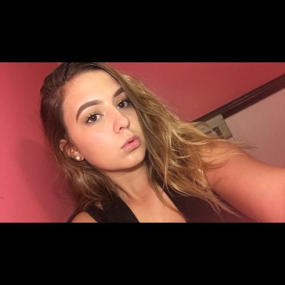 Profile Picture of Joanne Smith (@joannesmith0720) on Poshmark