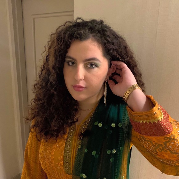 Profile Picture of Amira Cheikho (@amiracheikho) on Poshmark