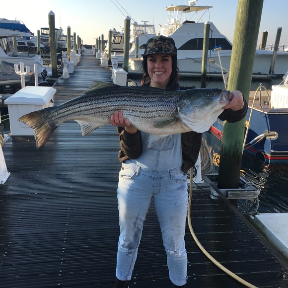 Profile Picture of Dilly Dilly (@dillydilly10) on Poshmark