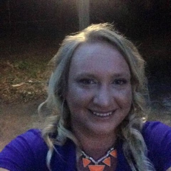 Profile Picture of Kim Stasch (@kimstasch) on Poshmark