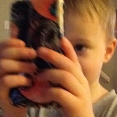 Profile Picture of Thomas Bart Warren (@awrybowtie) on Twitter