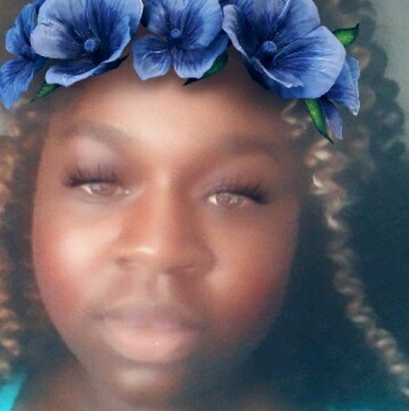 Profile Picture of Koneea Hendrix (@koneea) on Poshmark