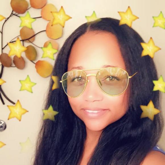 Profile Picture of Lisa Ebanks (@toyez) on Poshmark