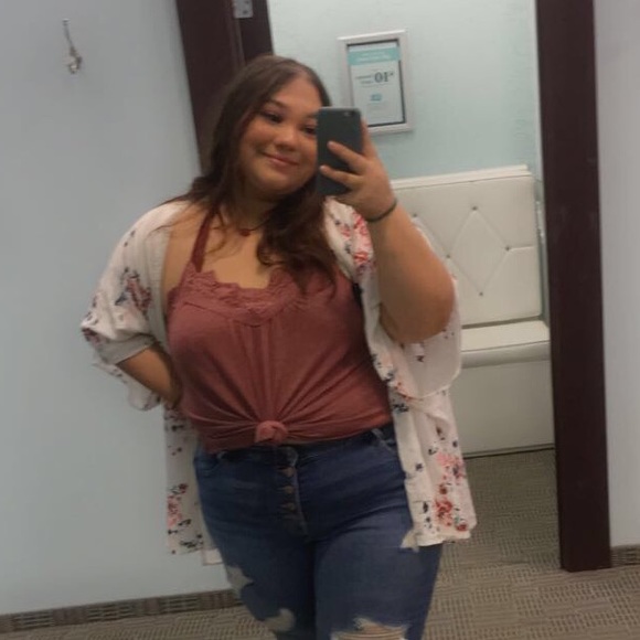 Profile Picture of Rhianna Panamaroff (@rhiannarose99) on Poshmark