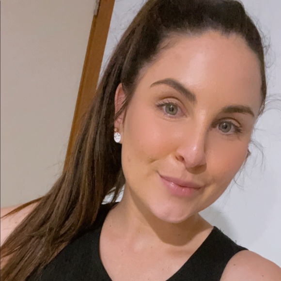 Profile Picture of Courtney Beecham (@courtneyalyseb) on Poshmark