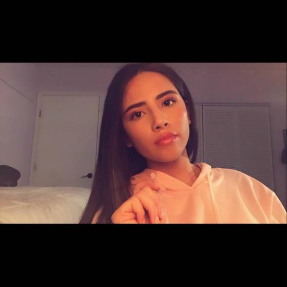 Profile Picture of Minely Montelongo (@minely17) on Poshmark