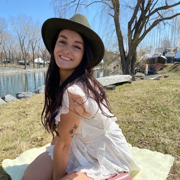 Profile Picture of Audrey Santello (@audreysantello) on Poshmark