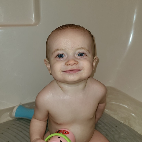 Profile Picture of Ashley Ziegenfelder (@akzig2018) on Poshmark