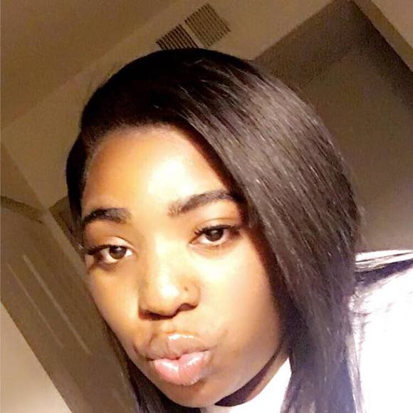 Profile Picture of Johnisha Beals (@johnishabeals) on Poshmark