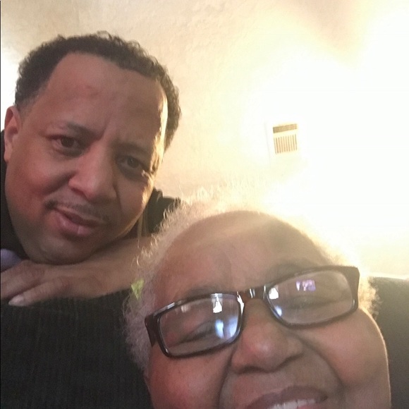 Profile Picture of Carlos Connor (@knowledge9393) on Poshmark