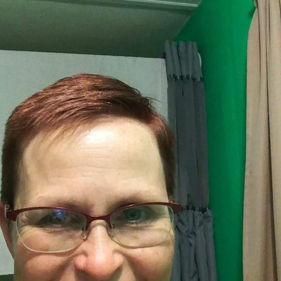 Profile Picture of Cindy Simon (@cindy_simon) on Poshmark