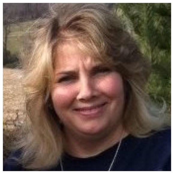 Profile Picture of Crystal Conley (@crystalcon11) on Poshmark
