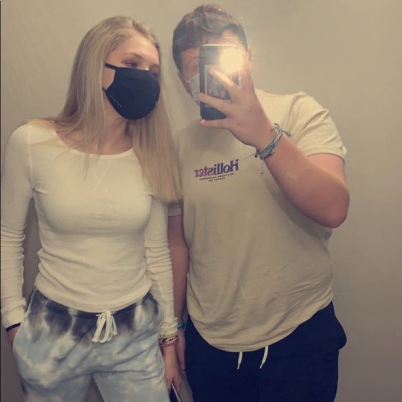 Profile Picture of Kylee Falton (@kyleefalton) on Poshmark