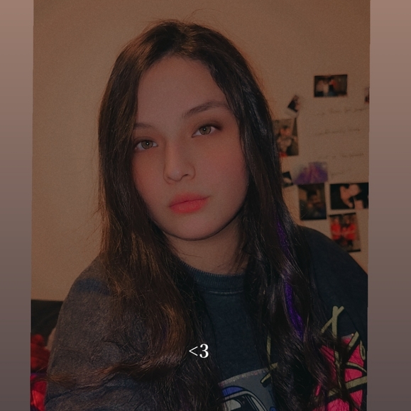 Profile Picture of Megan Merkling (@mamamegan22) on Poshmark