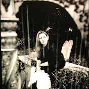 Profile Picture of The Harpist (aka Fiona Hosford LRSM BAHons) (@harpsussex) on Youtube
